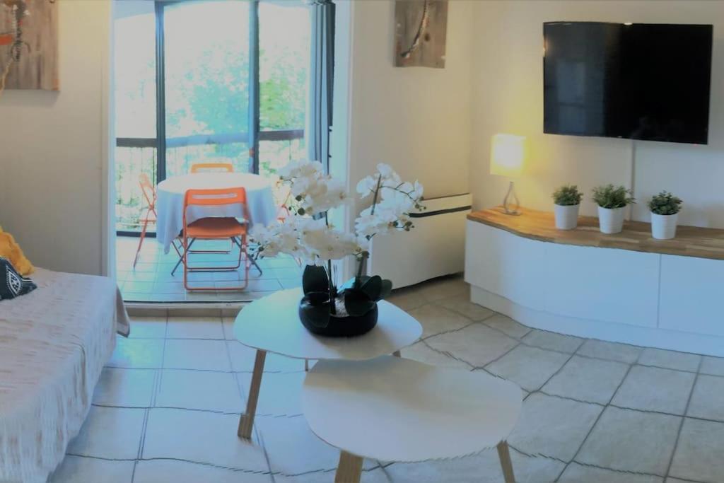 Studio Cabine Climatise 800 M De La Plage Et Des Commerces Bormes-les-Mimosas Eksteriør billede